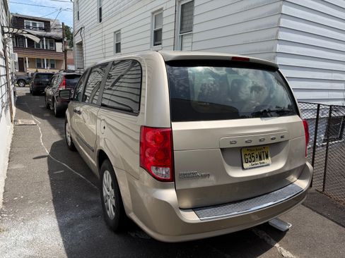 Used 2015 Dodge Grand Caravan American Value Package FWD image 5