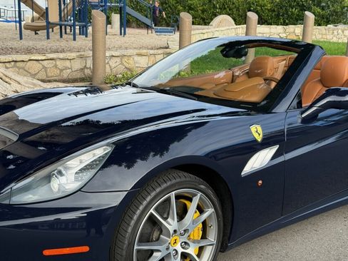Used 2013 Ferrari California image 27