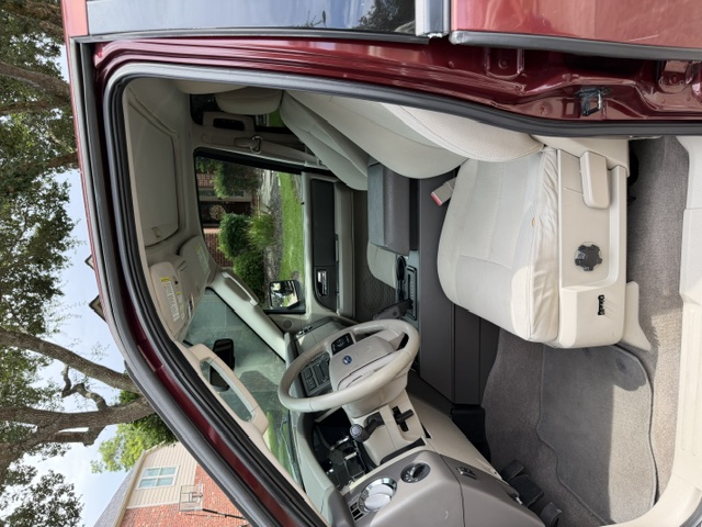 Used 2012 Ford Expedition EL XLT AWD/4WD image 9