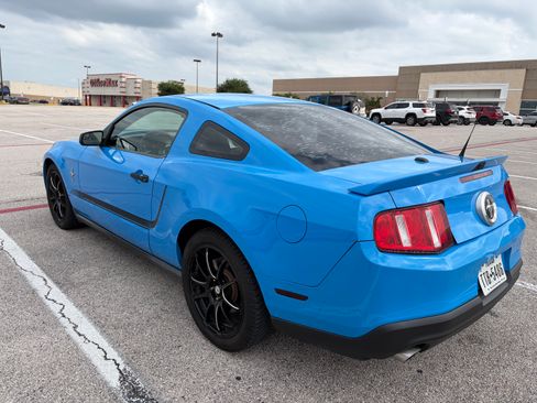Used 2011 Ford Mustang Premium w/ 202A Rapid Spec Order Code RWD image 4