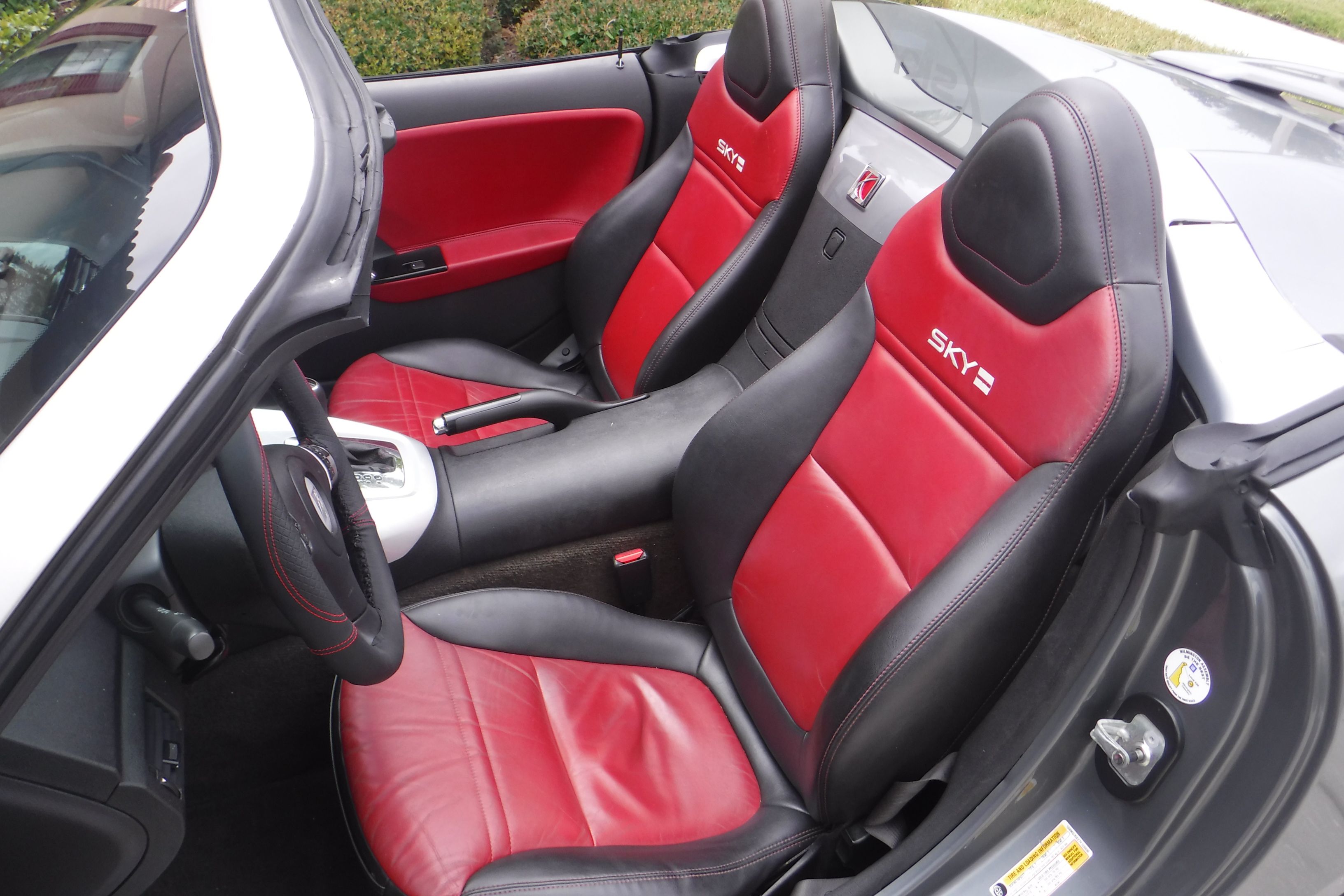 Used 2007 Saturn Sky Red Line RWD image 9