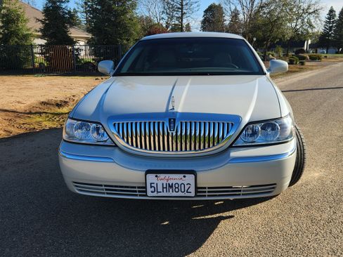 Used 2004 Lincoln Town Car Ultimate L image 12