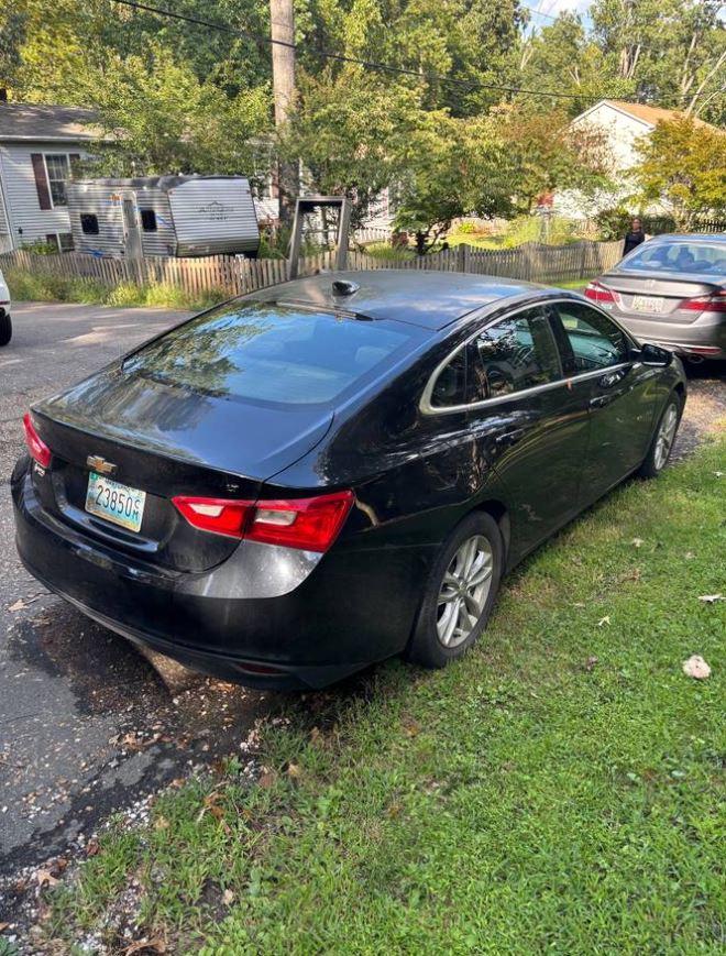 Used 2017 Chevrolet Malibu LT FWD image 2