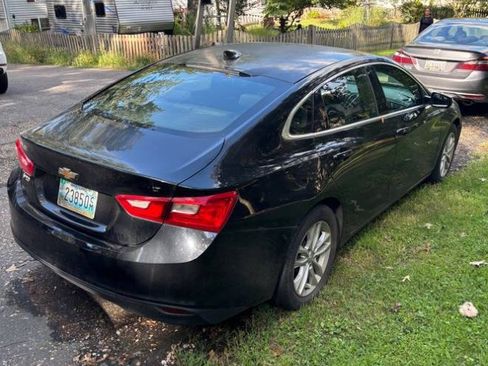 Used 2017 Chevrolet Malibu LT image 2