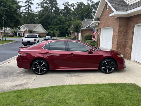 Used 2018 Toyota Camry XSE FWD image 2