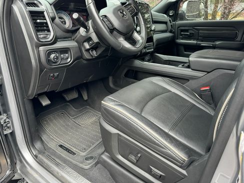 Used 2022 RAM 5500 4x4 Crew Cab image 6