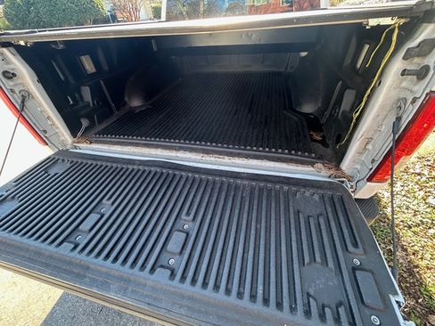 Used 2017 Ford F150 XLT image 5