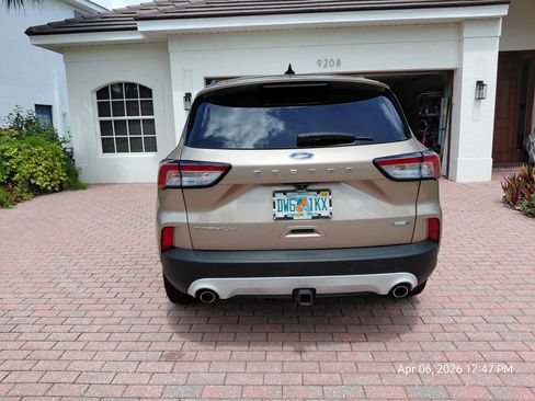 Used 2020 Ford Escape Titanium image 4