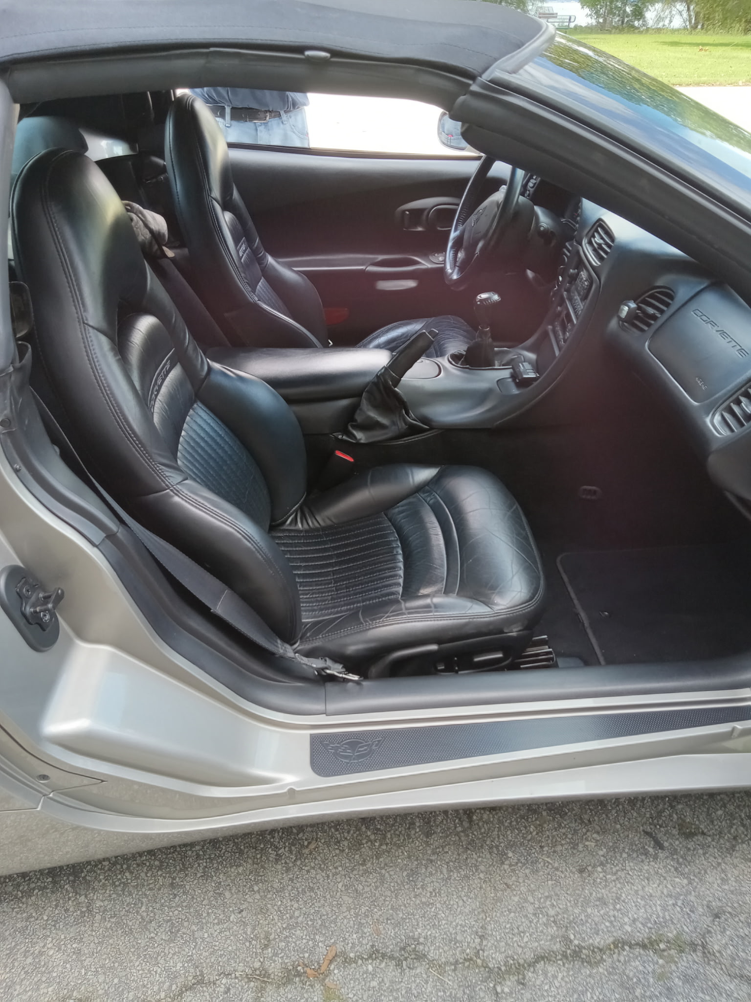Used 2000 Chevrolet Corvette Convertible w/ Memory Pkg RWD image 19