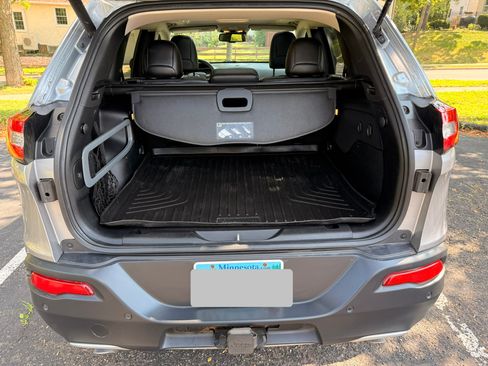 Used 2014 Jeep Cherokee Limited w/ Technology Group AWD/4WD image 17