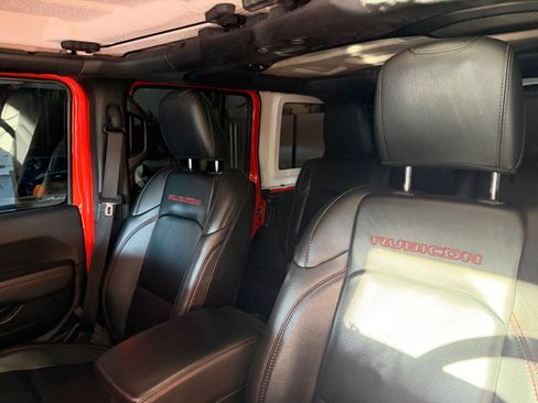 Used 2019 Jeep Wrangler Unlimited Rubicon w/ Cold Weather Group AWD/4WD image 11