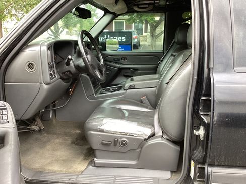 Used 2005 Chevrolet Silverado 2500 LT w/ Heavy-Duty Power Package image 6