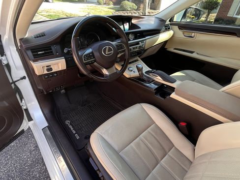 Used 2017 Lexus ES 350 w/ Luxury Package image 10