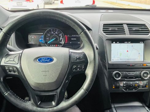 Used 2018 Ford Explorer XLT w/ Equipment Group 201A image 24