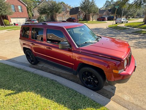 Used 2014 Jeep Patriot Sport w/ Power Value Group image 1