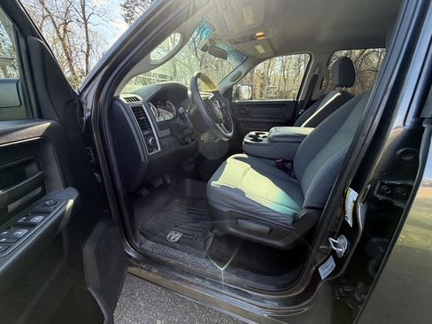 Used 2017 RAM 2500 Tradesman w/ Chrome Appearance Group AWD/4WD image 9