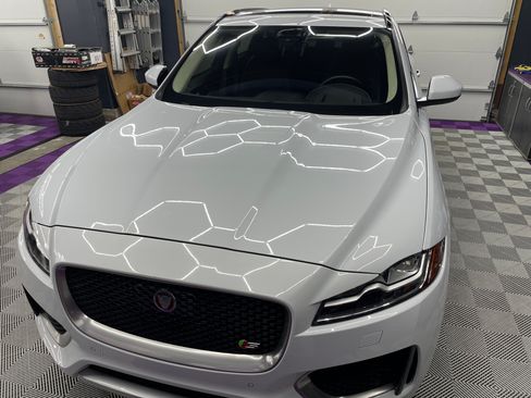Used 2019 Jaguar F-PACE S image 4