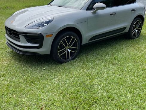 Used 2023 Porsche Macan Turbo image 2