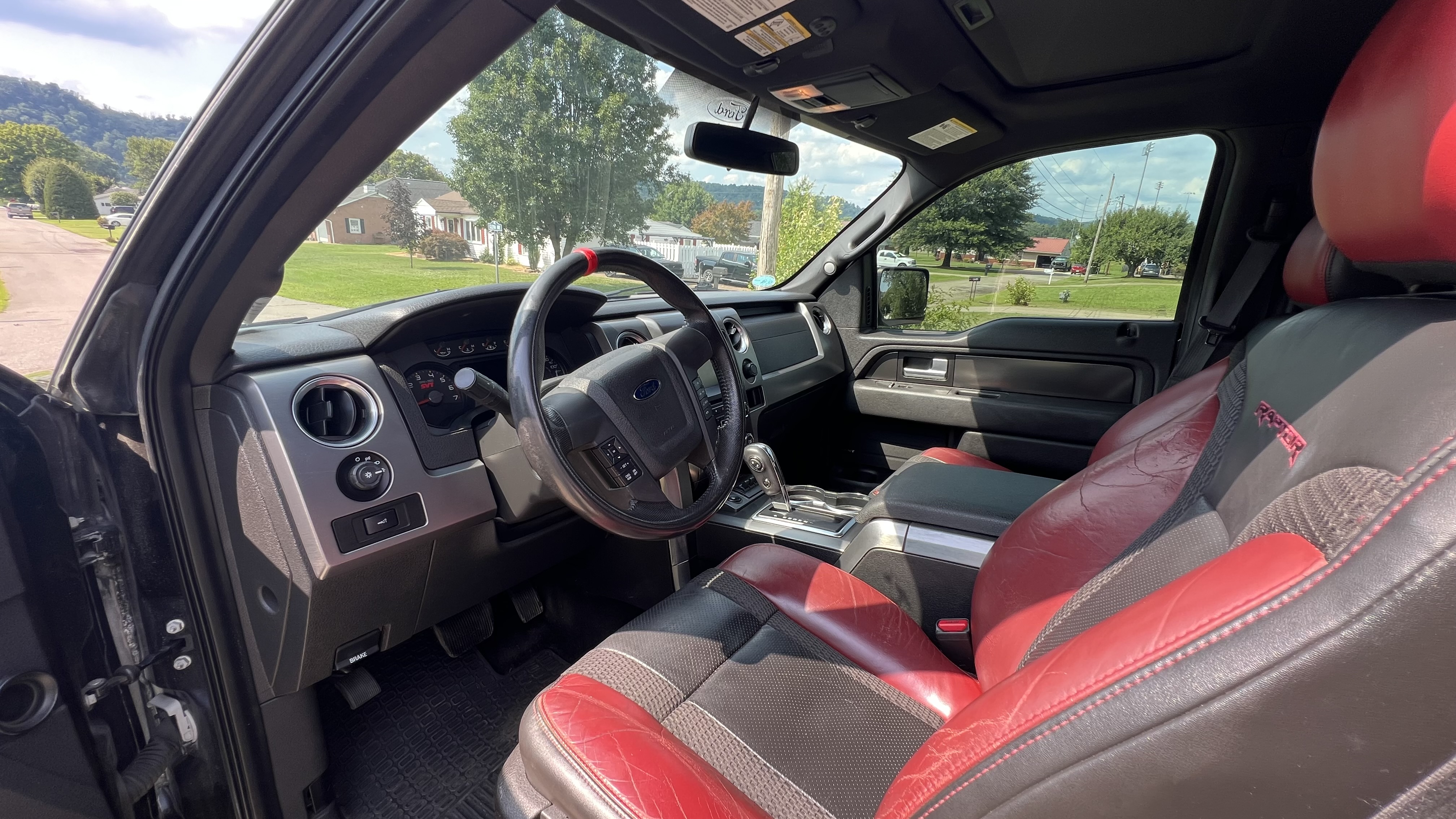 Used 2014 Ford F150 Raptor w/ Equipment Group 801A Luxury AWD/4WD image 6