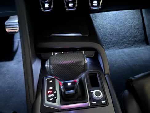 Used 2021 Audi R8 V10 w/ Premium Package image 18