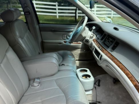 Used 1996 Lincoln Town Car Executive RWD image 13