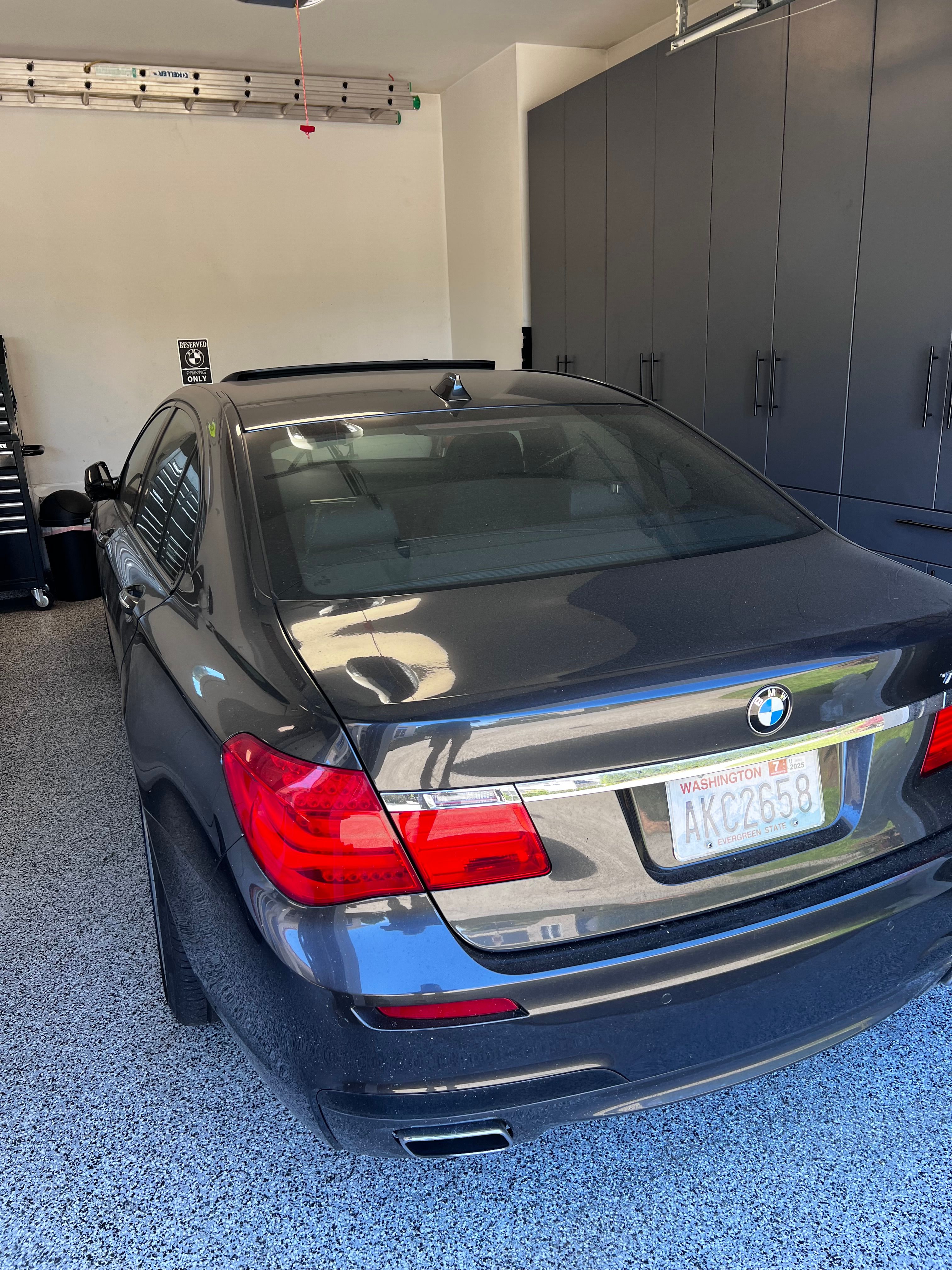 Used 2011 BMW 750i RWD image 2