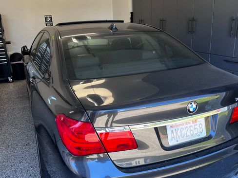 Used 2011 BMW 750i RWD image 2
