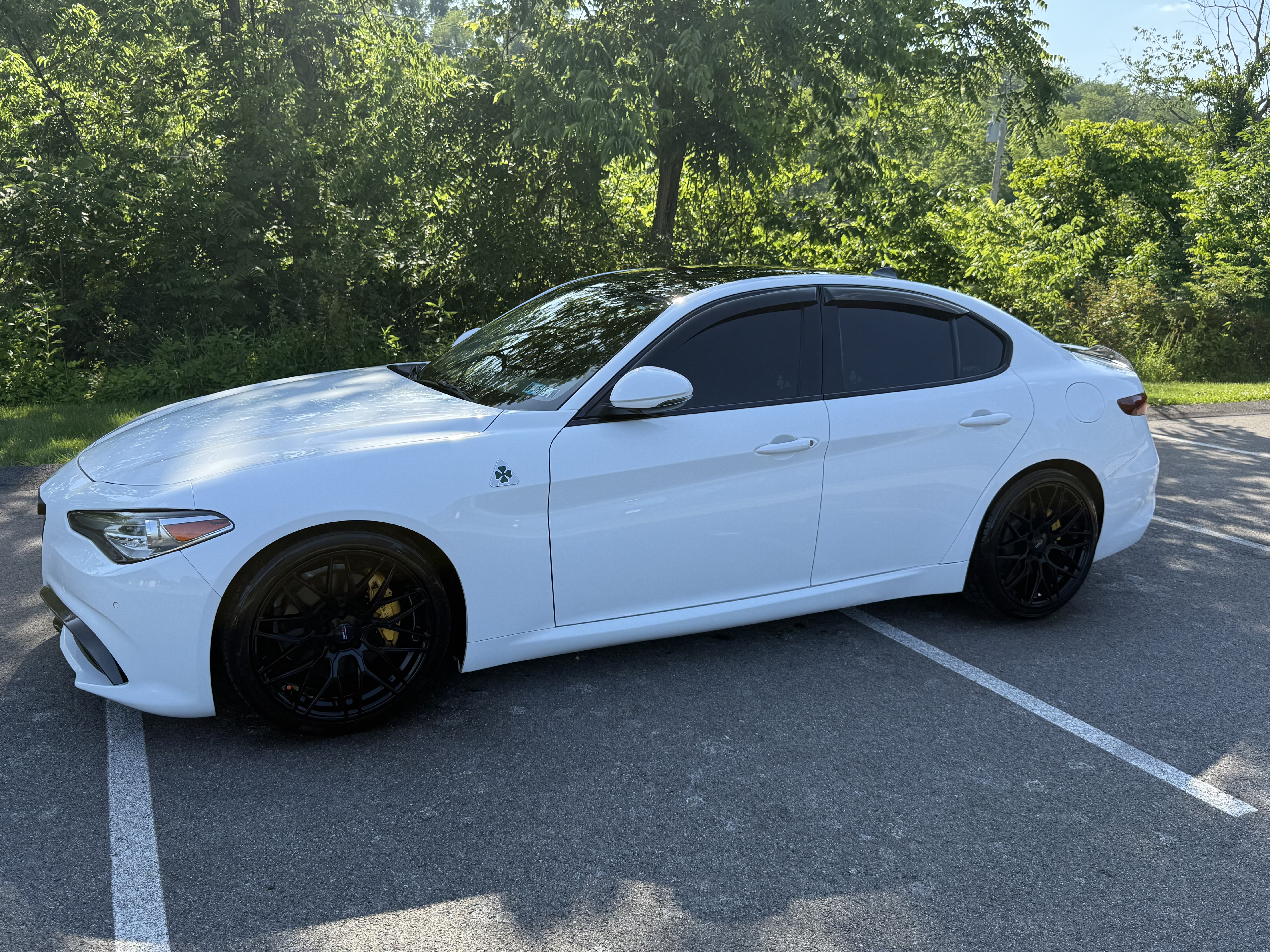 Used 2017 Alfa Romeo Giulia Ti w/ TI 19" Sport Package RWD image 1
