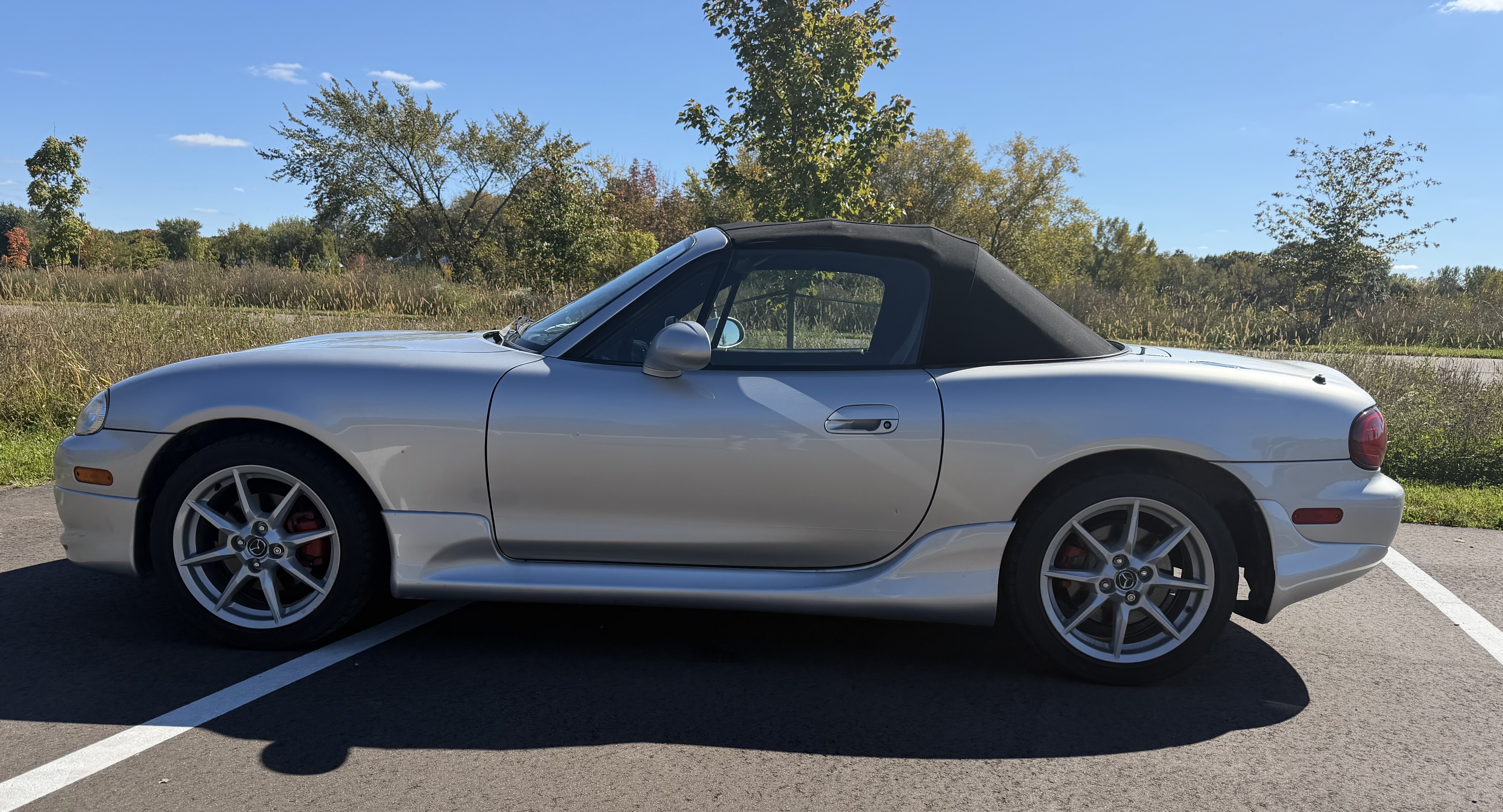 Used 2003 MAZDA MX-5 Miata RWD image 1