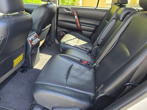 Used 2013 Toyota Highlander Limited image 12