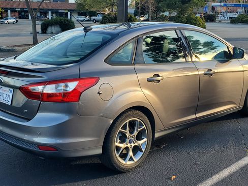 Used 2014 Ford Focus SE w/ Equipment Group 201A image 9