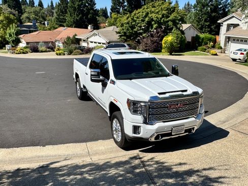 Used 2022 GMC Sierra 2500 Denali w/ Denali Ultimate Package AWD/4WD image 1