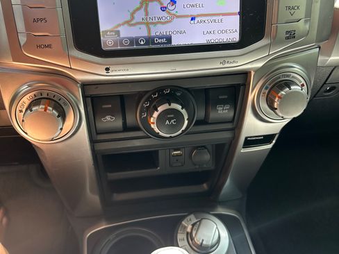 Used 2014 Toyota 4Runner SR5 Premium AWD/4WD image 27