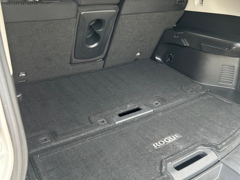 Used 2017 Nissan Rogue SV image 5