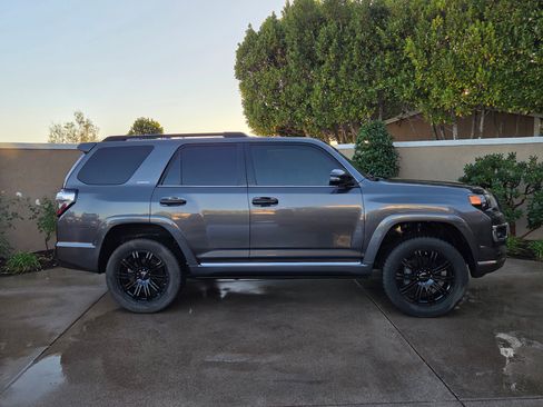 Used 2018 Toyota 4Runner Limited image 2