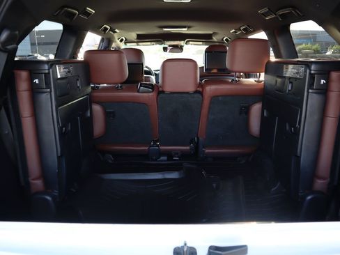 Used 2016 Toyota Land Cruiser image 17