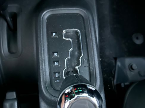 Used 2016 Jeep Wrangler Unlimited Sahara w/ Connectivity Group AWD/4WD image 5