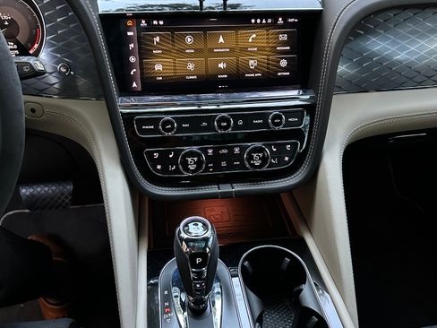 Used 2022 Bentley Bentayga image 10