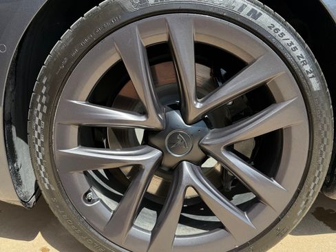 Used 2021 Tesla Model S Plaid image 6