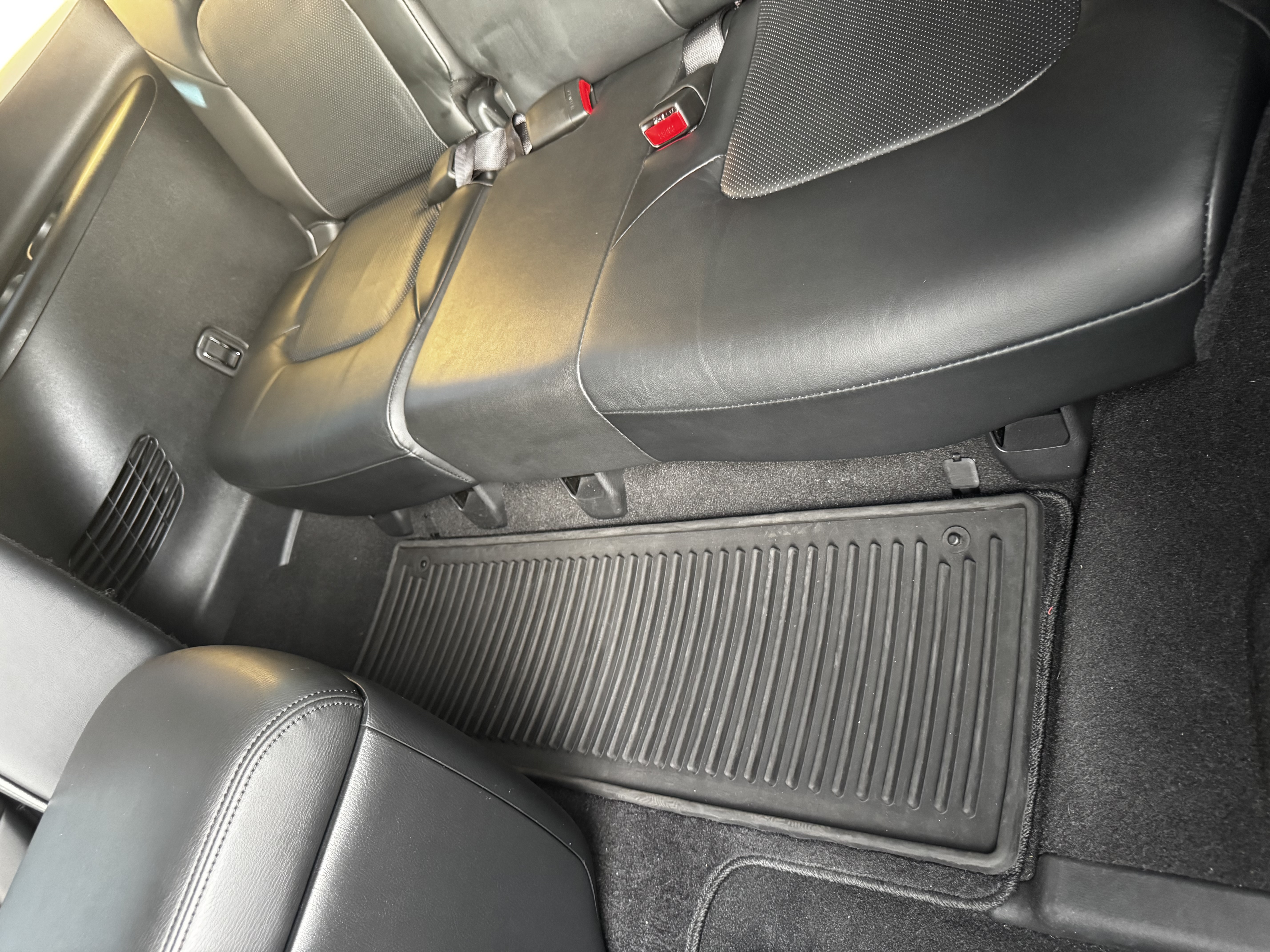 Used 2013 INFINITI QX56 4WD w/ Deluxe Touring Pkg image 28