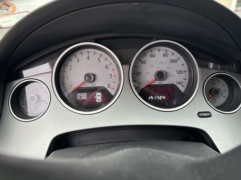 Used 2012 Volkswagen Routan SE image 9