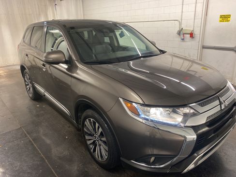 Used 2020 Mitsubishi Outlander SE image 4
