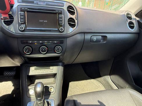 Used 2015 Volkswagen Tiguan SE AWD/4WD image 19