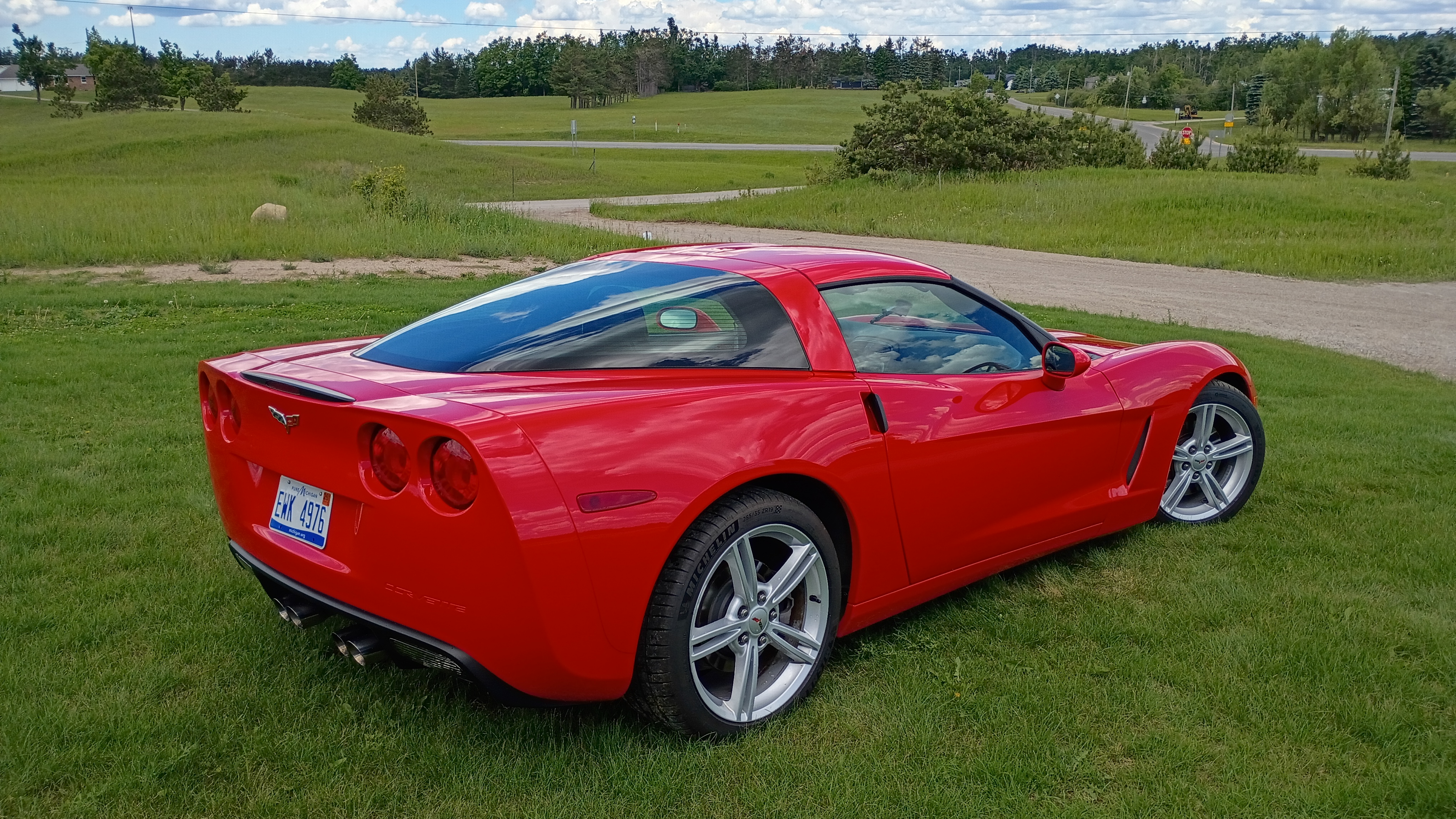 Used 2010 Chevrolet Corvette Coupe w/ 1LT RWD image 1
