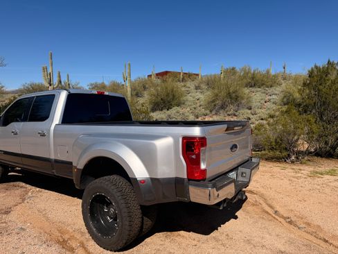 Used 2017 Ford F350 Lariat w/ Tow Technology Bundle image 2