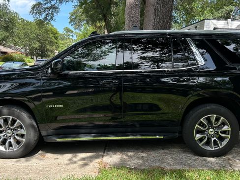 Used 2022 Chevrolet Tahoe LT w/ Luxury Package image 2