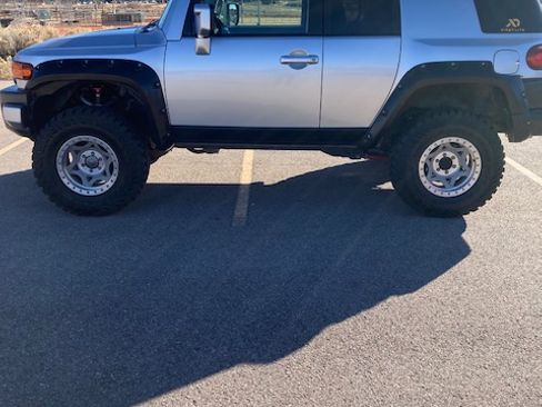 Used 2007 Toyota FJ Cruiser Sport Utility 2D image 1