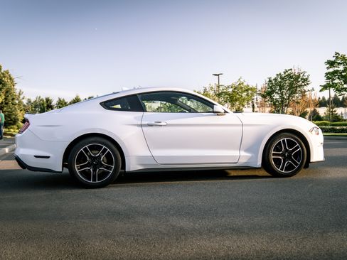 Used 2021 Ford Mustang Premium RWD image 4