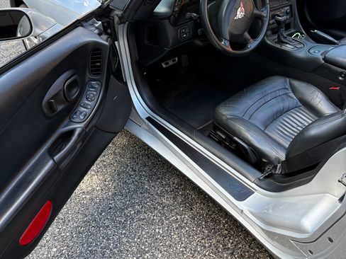 Used 2003 Chevrolet Corvette Convertible w/ Preferred Equipment Group1 RWD image 9