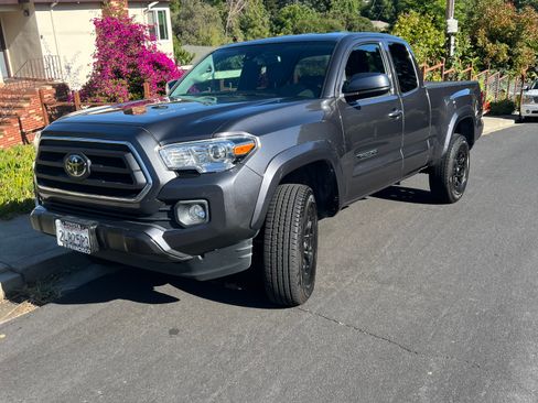 Used 2022 Toyota Tacoma SR5 w/ Black Out Package (TMS) AWD/4WD image 1